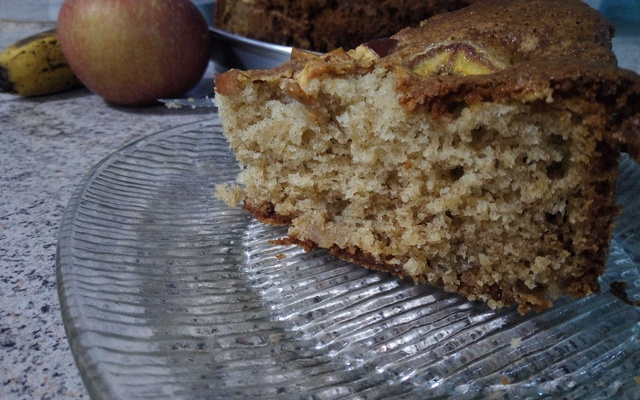 Bolo de banana e maçã prático