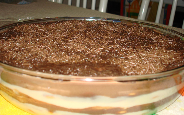 Pavê de brigadeiro com creme branco