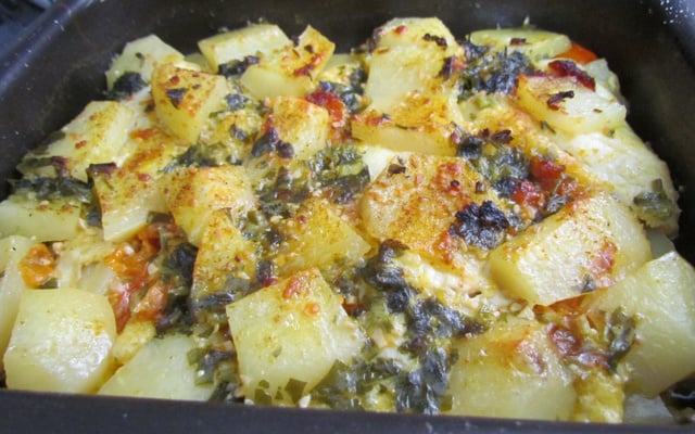 Linguado ao forno com batatas e alho