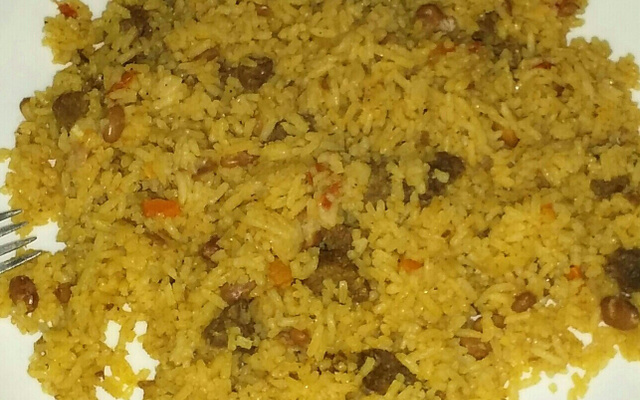 Baião de dois com feijão verde, carne seca e natas