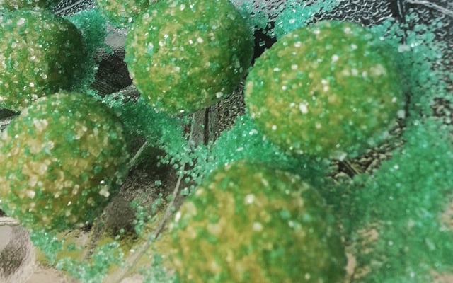 Brigadeiro de erva cidreira (SP) ou capim santo (Nordeste)