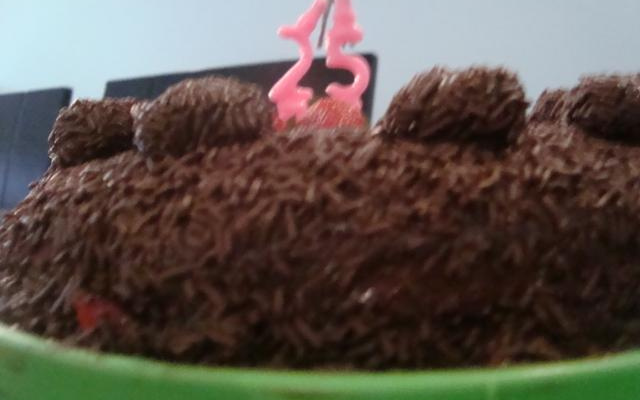 Bolo de chocolate com morango