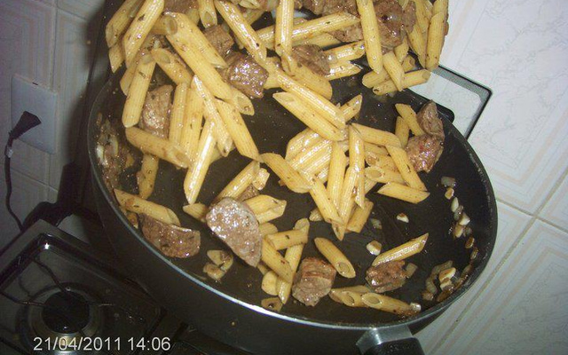 Penne com agrião à moda Ravanelli