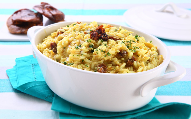 Risoto ao curry com figo em passa