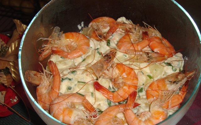 Salada de camarão com batatas