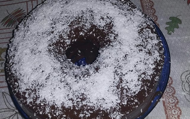 Bolo de laranja com cobertura de chocolate