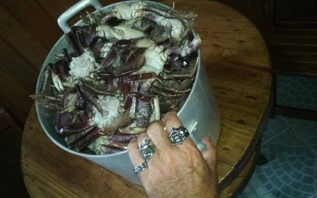 Caranguejada na cerveja a moda do Marçal