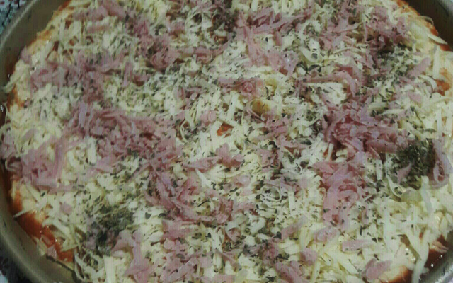 Massa de pizza rápida, prática e saborosa