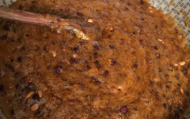 Pé-de-moleque com rapadura