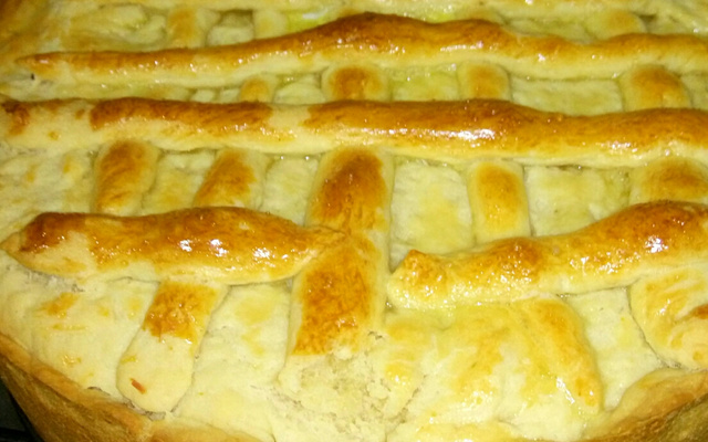 Torta de frango e requeijão com massa podre