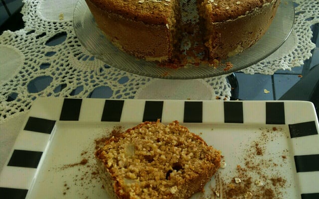 Bolo de laranja integral com ameixas