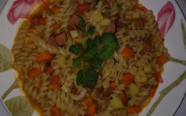 Sopa de carne moída e batata