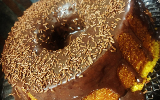 Bolo de cenoura com cobertura de brigadeiro