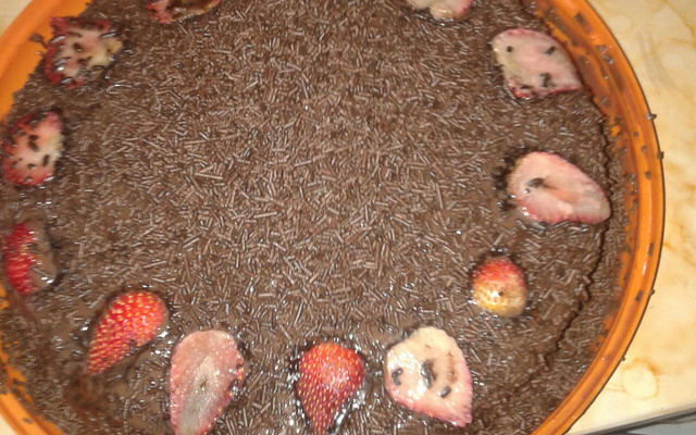 Bolo de brigadeiro com Morango