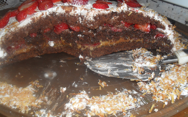 Bolo de chocolate com  morango