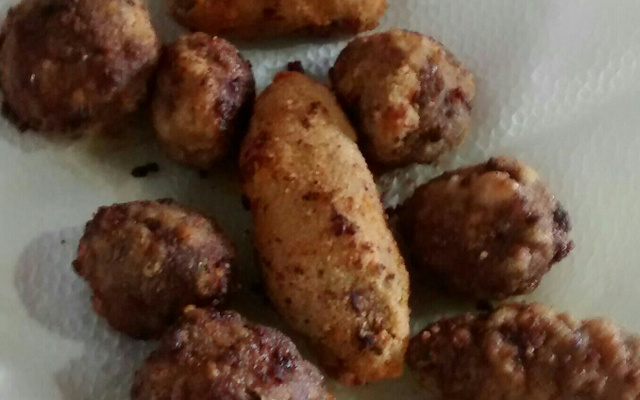 Bolinho de carne moída recheado