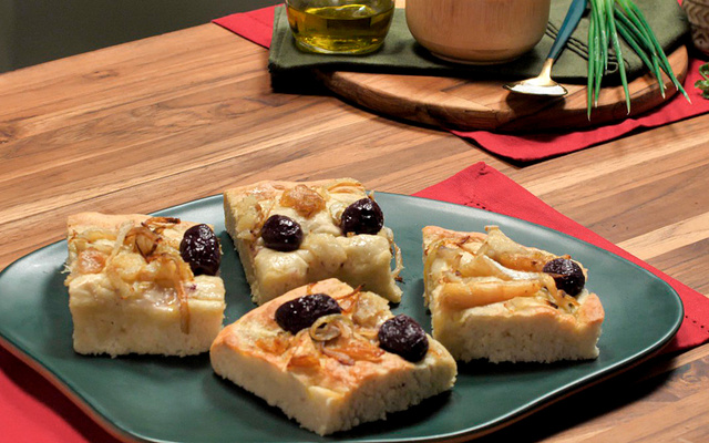 Focaccia com Bacalhau e Azeitona