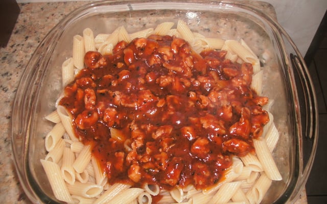 Espaguete com molho de lingüiça de frango