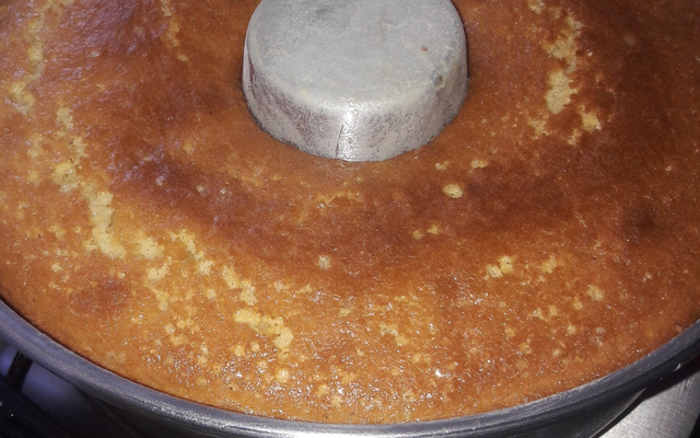 Bolo de fubá com raspas de limão siciliano