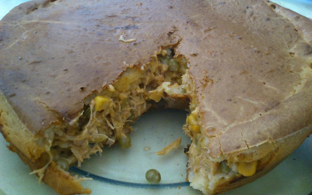 Torta cremosa de frango com requeijão