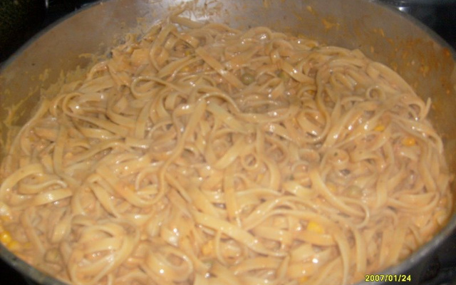 Macarronada de atum com creme de leite