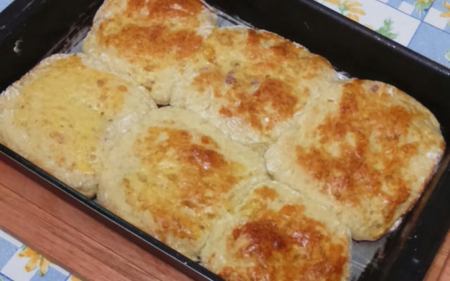 Pão de batata recheado