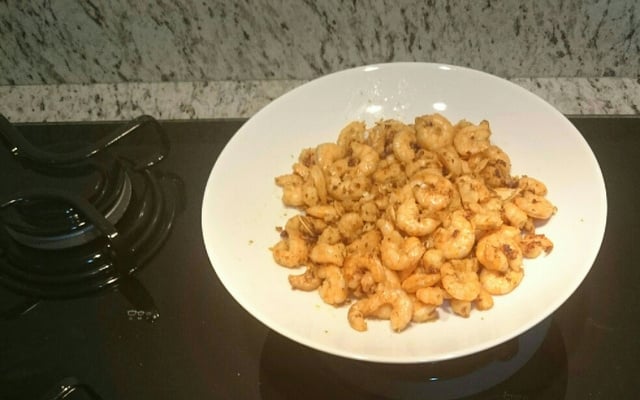 Camarão ao alho e azeite