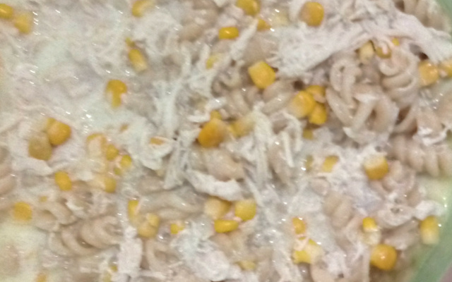 Macarrão com frango na panela de pressão