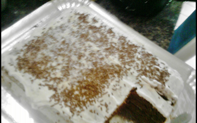 Bolo de chocolate com recheio de limão