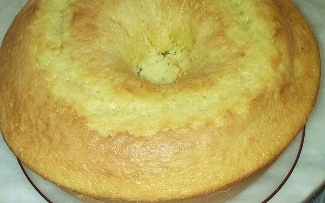 Bolo de laranja com casca batido no liquidificador