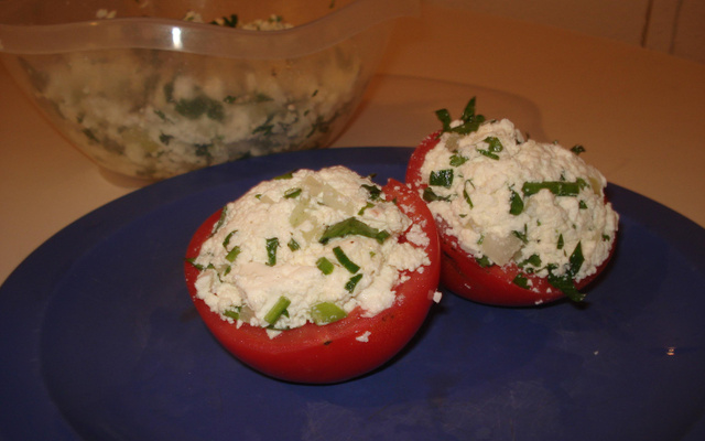 Cesta de tomates com ricota