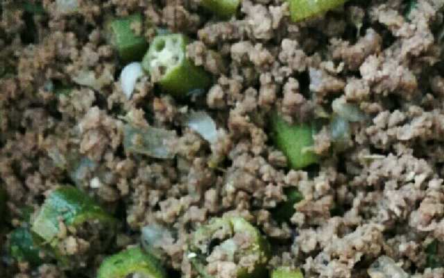 Carne moída com quiabo