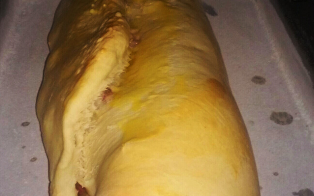 Pão caseiro recheado com presunto