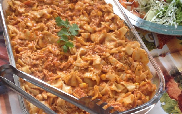 Macarrão de panela de pressão com frango queijo e presunto