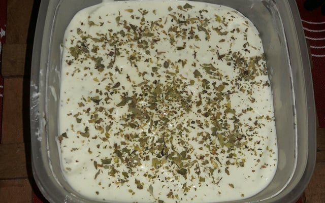 Molho de alho caseiro