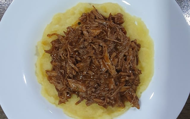 Polenta com ragu de costela