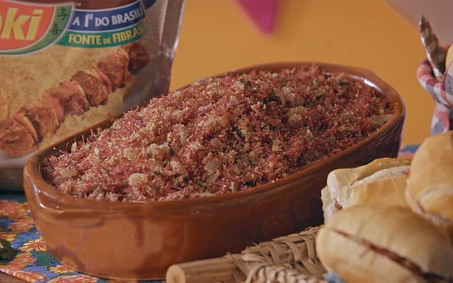 Sanduíche de farofa de carne seca