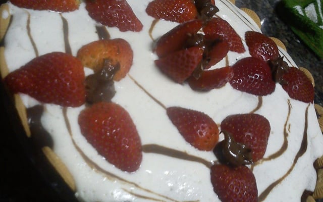 Pavê de morangos com chocolate simples