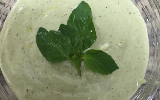 Patê de ricota com majericão