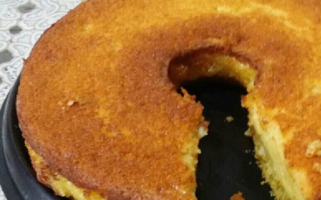 Bolo de fubá cremoso com queijo