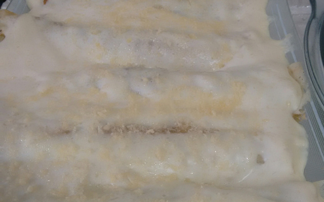 Panqueca de presunto e queijo ao molho branco