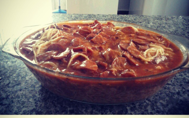 Macarrão de queijo e calabresa