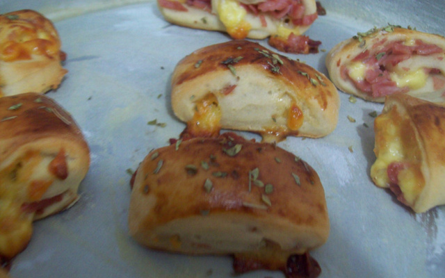 Pãezinhos de presunto e queijo