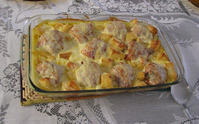 Coxa de frango ao requeijão e bacon