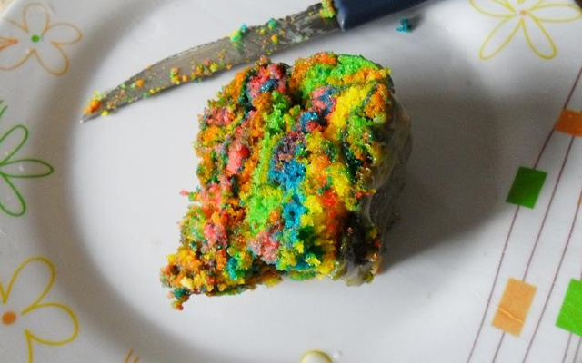 Bolo colorido