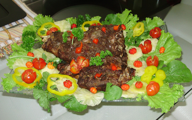 Carneiro Assado ao Vinho e Ervas