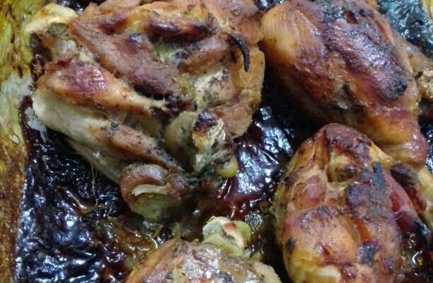 Frango assado na cerveja - chef Vitor Monteiro