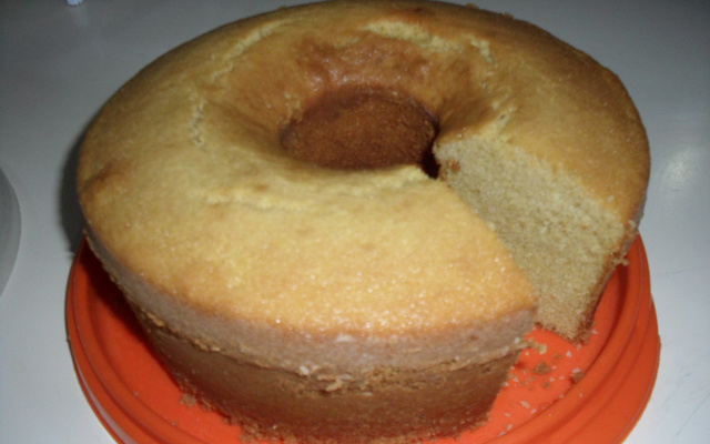 Bolo de fubá com creme de leite