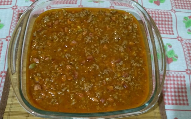 Polenta cremosa com molho de carne moída