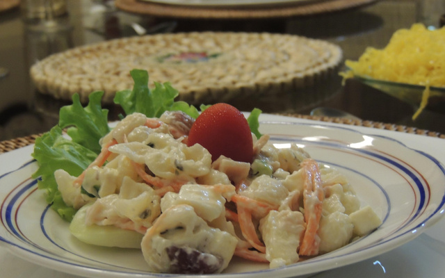 Salada cremosa de festa de verão